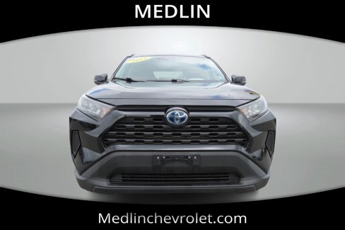 Used 2019 Toyota RAV4 LE image 3