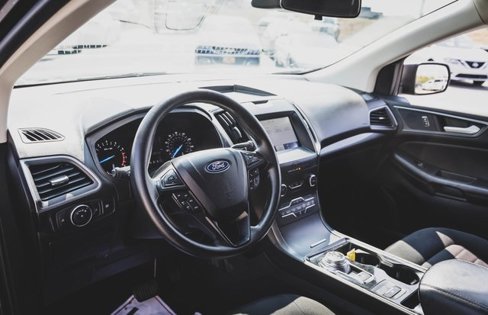 Used 2020 Ford Edge SE image 2