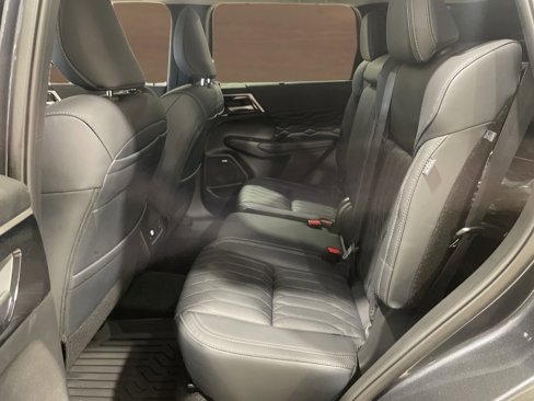 New 2025 Mitsubishi Outlander SEL image 13