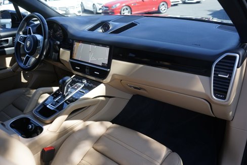 Used 2021 Porsche Cayenne w/ Premium Package image 20
