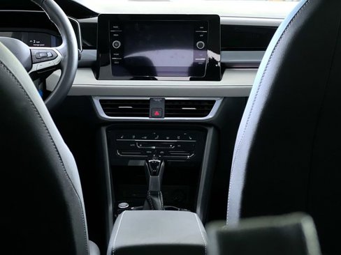Used 2025 Volkswagen Taos SEL image 25