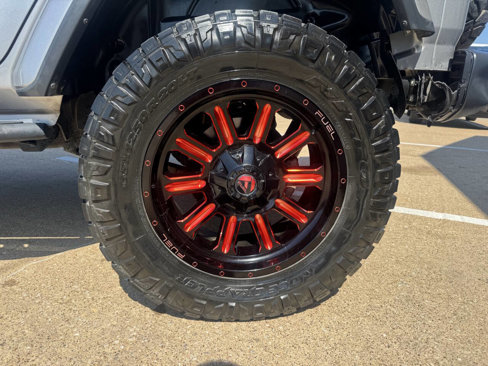 Used 2018 Jeep Wrangler Unlimited Sahara w/ Cold Weather Group image 14