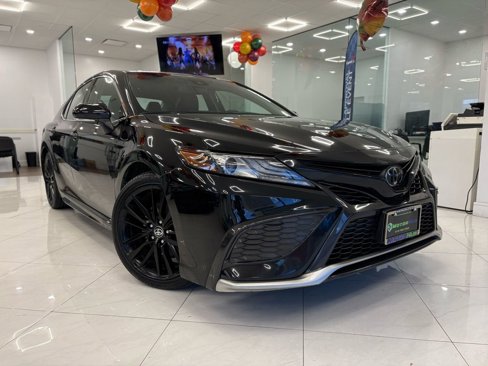 Used 2023 Toyota Camry XSE image 3