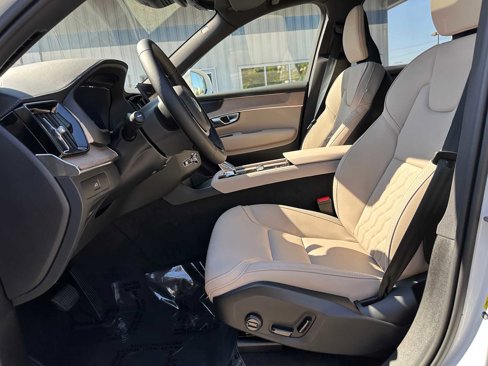 New 2026 Volvo XC90 B6 Plus w/ Protection Package Premier image 20