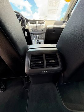 Used 2017 Volkswagen Golf Alltrack S image 22