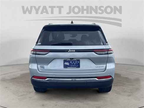 Used 2023 Jeep Grand Cherokee Limited image 4