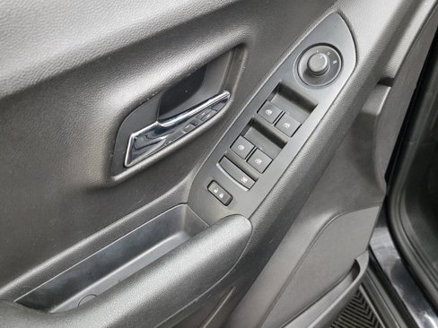 Used 2018 Chevrolet Trax LS image 27