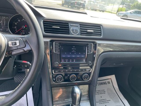 Used 2016 Volkswagen Passat 1.8T SE w/ Lighting Package (P06) image 17