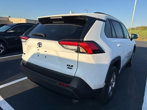 Used 2025 Toyota RAV4 XLE w/ Convenience Package image 10