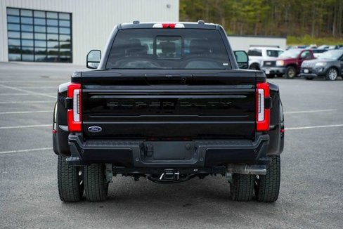Used 2025 Ford F450 Platinum w/ FX4 Off-Road Package image 6