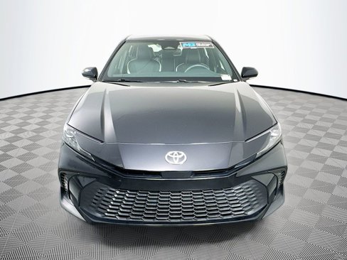 Used 2025 Toyota Camry SE image 2