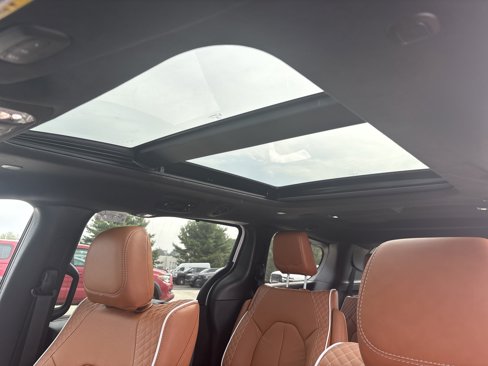 New 2026 Chrysler Pacifica Pinnacle image 21