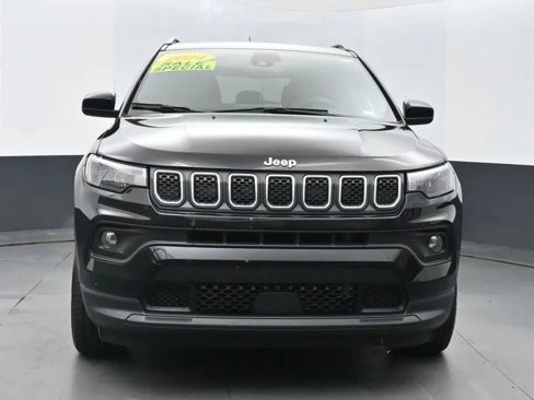 Used 2024 Jeep Compass Latitude image 3