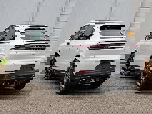 New 2025 Porsche Cayenne Coupe image 3