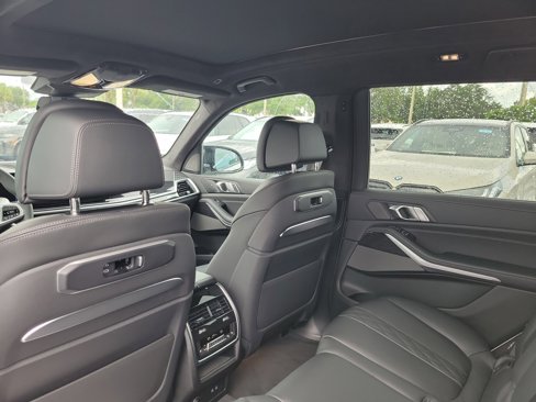 New 2026 BMW X7 M60i image 13