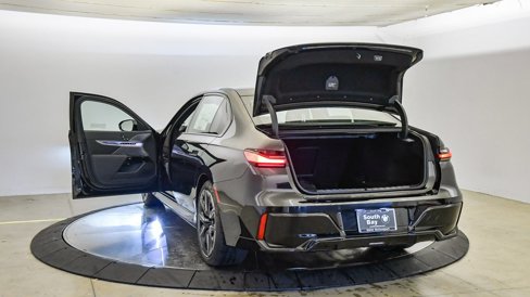 New 2026 BMW 750e xDrive image 32