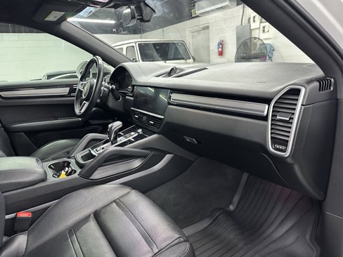 Used 2023 Porsche Cayenne Coupe image 18
