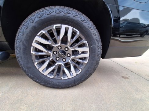 New 2025 Chevrolet Suburban Z71 w/ Z71 Off-Road Package image 28