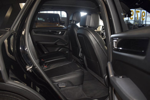 Used 2021 Porsche Cayenne image 19