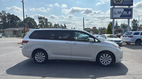 Used 2015 Toyota Sienna XLE Premium image 4