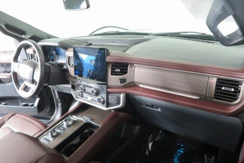 Used 2024 Ford Expedition Limited image 14