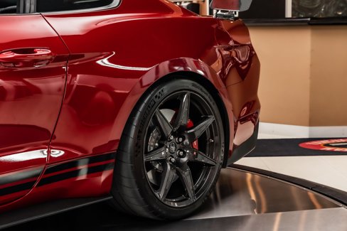Used 2021 Ford Mustang Shelby GT500 w/ Carbon Fiber Track Pack image 31