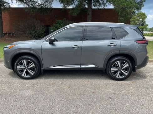 Used 2022 Nissan Rogue SL w/ SL Premium Package image 2
