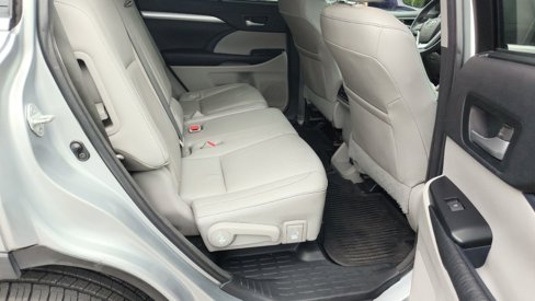 Used 2016 Toyota Highlander XLE image 12