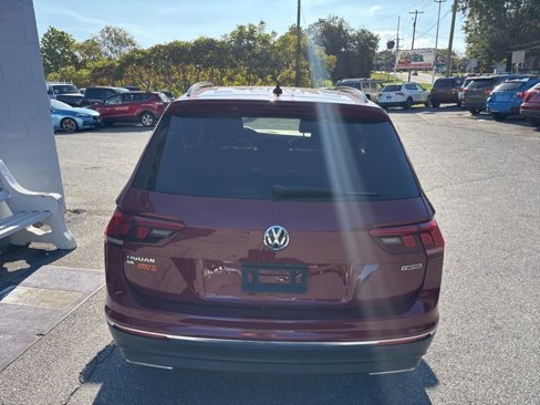 Used 2020 Volkswagen Tiguan SE w/ Panoramic Sunroof Package image 5