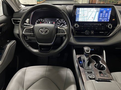 Certified 2022 Toyota Highlander Platinum image 36