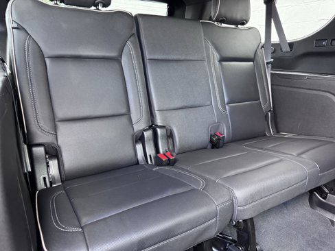 Used 2023 GMC Yukon XL SLT image 17