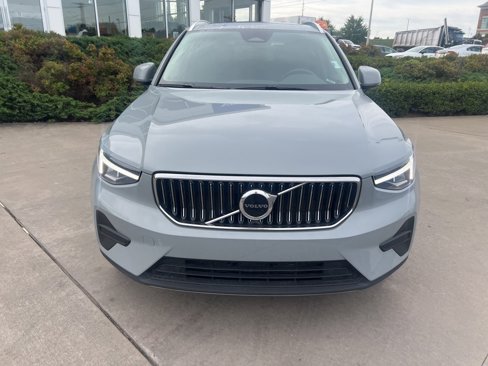 Used 2025 Volvo XC40 B5 Core image 8