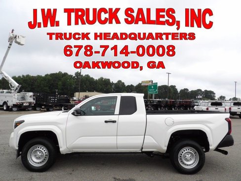 Used 2024 Toyota Tacoma SR image 2