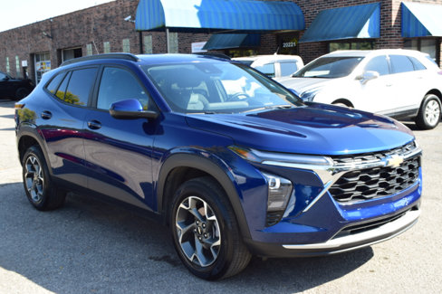 Used 2024 Chevrolet Trax LT w/ Driver Confidence Package image 5
