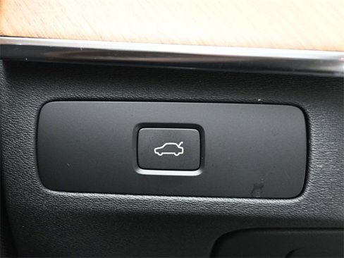 Used 2024 Volvo XC90 B6 Plus w/ Protection Package image 28