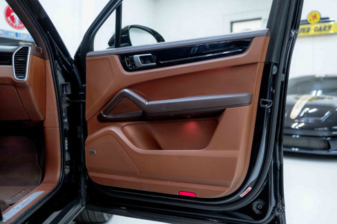 Used 2019 Porsche Cayenne E-Hybrid image 64
