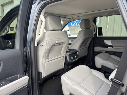New 2025 Ford Expedition Active image 26