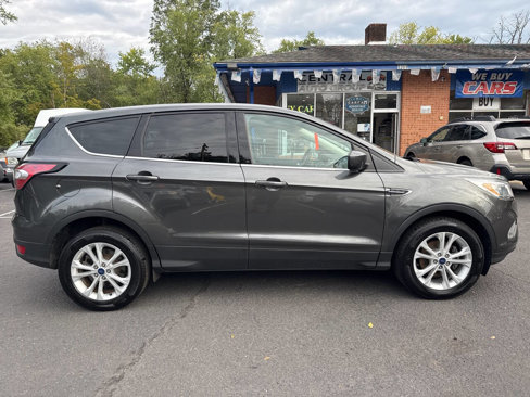 Used 2017 Ford Escape SE image 4