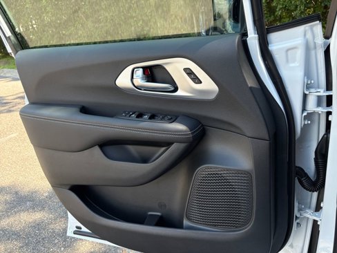 New 2026 Chrysler Pacifica Limited image 15