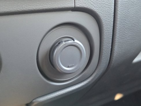 Used 2025 Nissan Frontier SV image 31