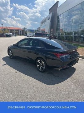 Used 2023 Hyundai Elantra Limited image 3