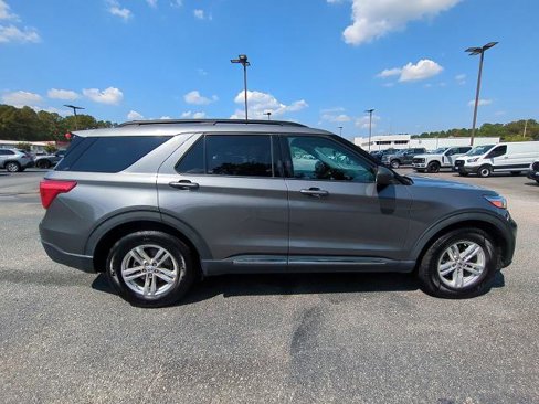 Certified 2022 Ford Explorer XLT image 3