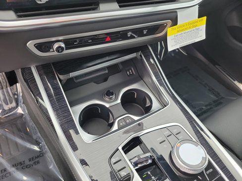 New 2026 BMW X7 M60i image 25