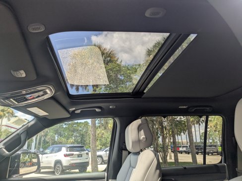 New 2025 Jeep Wagoneer L Series II image 25