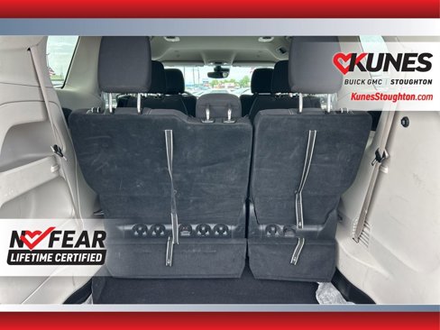 Used 2023 Chrysler Voyager LX image 43