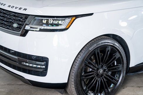 Used 2025 Land Rover Range Rover Long Wheelbase Autobiography image 12