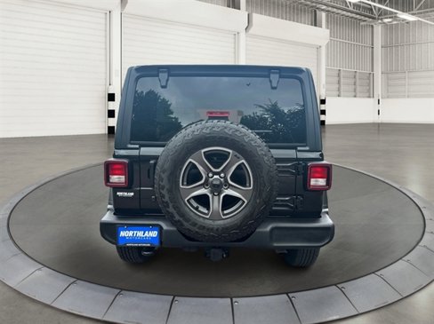 Used 2018 Jeep Wrangler Unlimited Sport S image 3