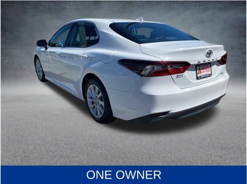 Used 2022 Toyota Camry LE image 9