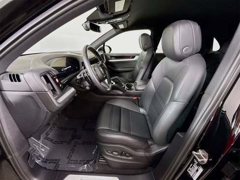 Used 2024 Porsche Cayenne image 5