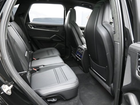 New 2025 Porsche Cayenne Turbo image 29